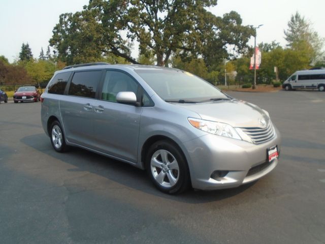 2015 Toyota Sienna LE Auto Access Seat