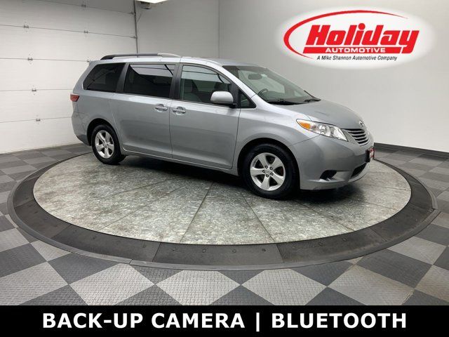 2015 Toyota Sienna LE Auto Access Seat