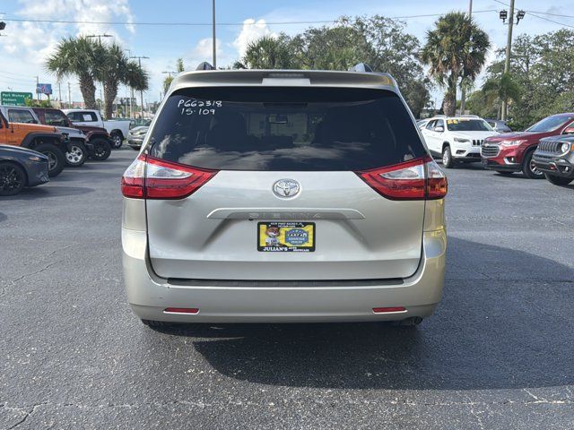 2015 Toyota Sienna LE