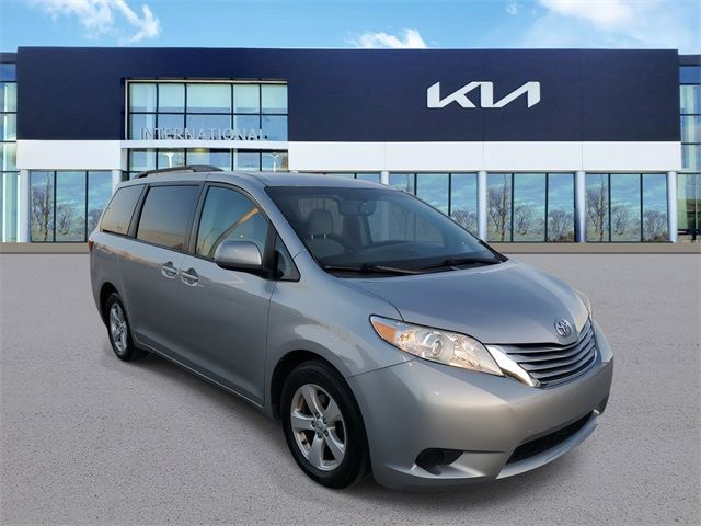 2015 Toyota Sienna LE