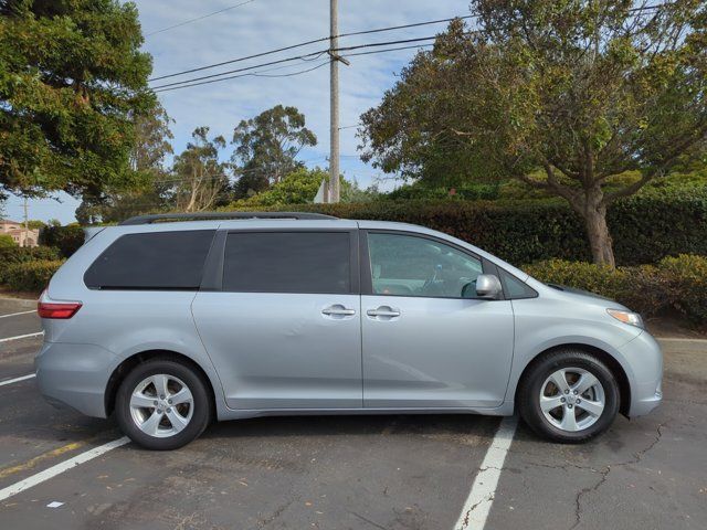 2015 Toyota Sienna LE Auto Access Seat