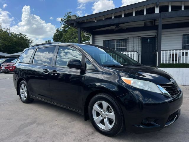 2015 Toyota Sienna LE