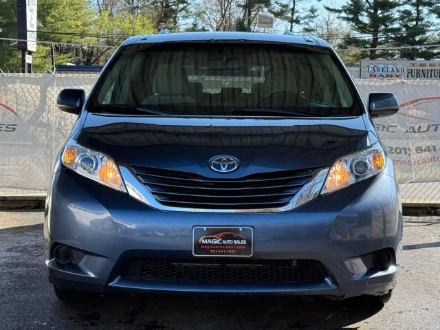 2015 Toyota Sienna LE