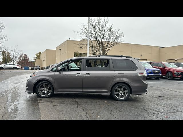 2015 Toyota Sienna SE