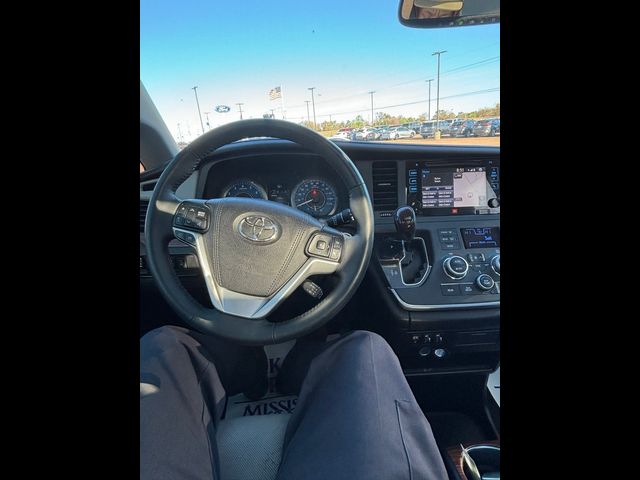 2015 Toyota Sienna XLE Auto Access Seat