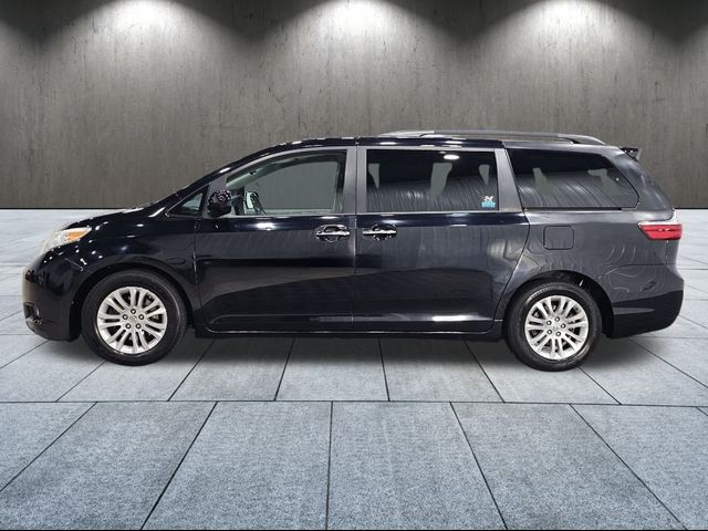 2015 Toyota Sienna XLE Auto Access Seat