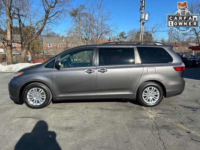 2015 Toyota Sienna XLE Auto Access Seat