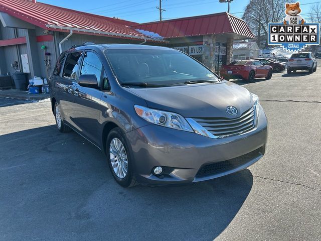 2015 Toyota Sienna XLE Auto Access Seat