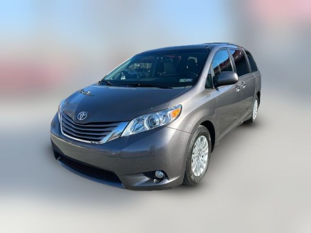 2015 Toyota Sienna XLE Auto Access Seat