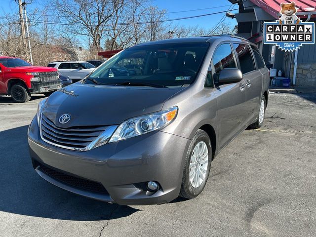 2015 Toyota Sienna XLE Auto Access Seat