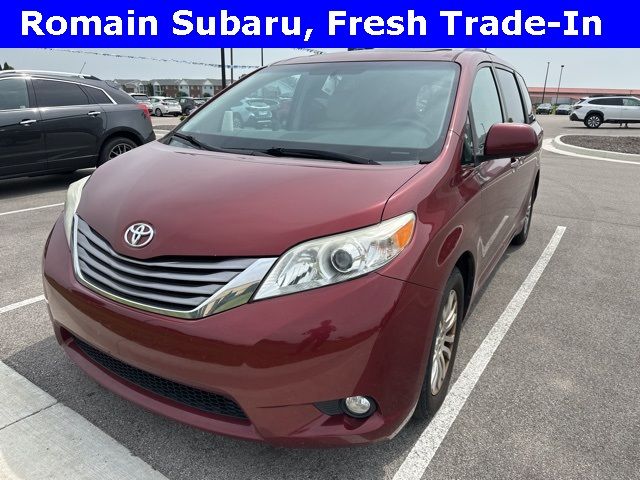 2015 Toyota Sienna XLE Auto Access Seat