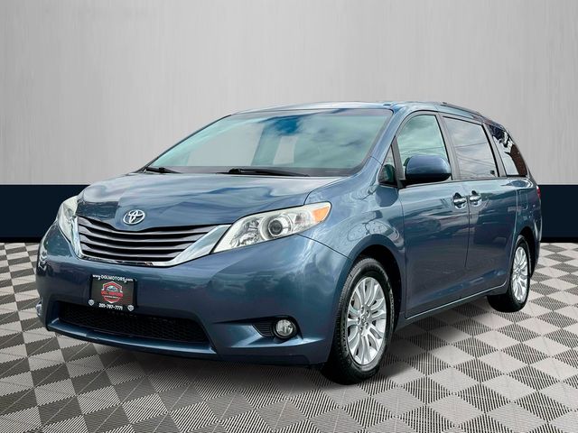 2015 Toyota Sienna XLE Auto Access Seat