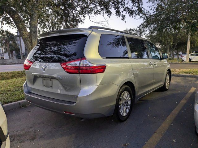 2015 Toyota Sienna 