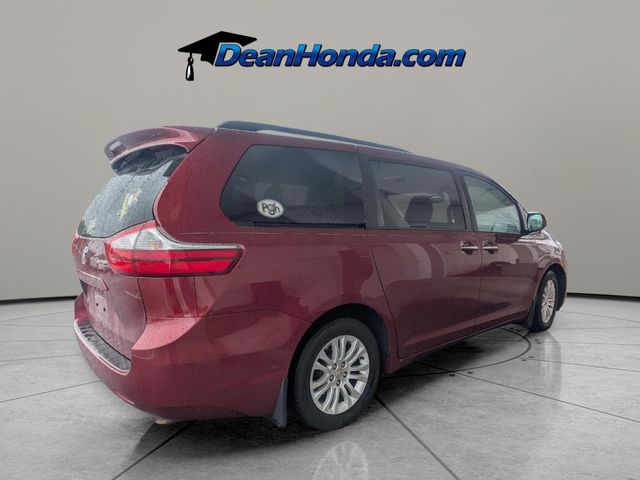 2015 Toyota Sienna XLE Auto Access Seat