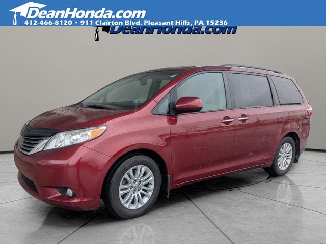 2015 Toyota Sienna XLE Auto Access Seat