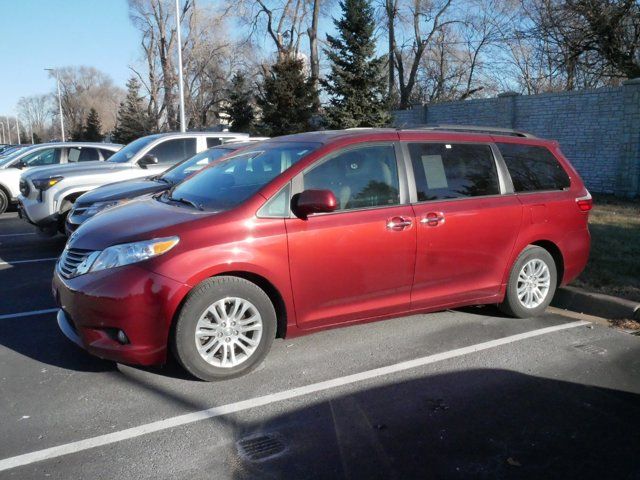 2015 Toyota Sienna XLE