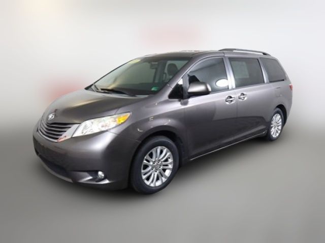 2015 Toyota Sienna XLE Auto Access Seat