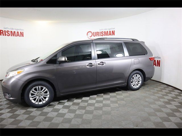 2015 Toyota Sienna XLE Auto Access Seat