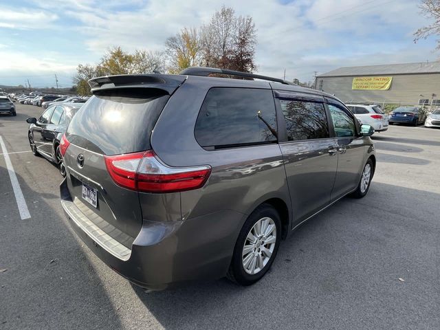 2015 Toyota Sienna XLE Auto Access Seat