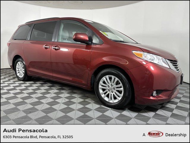 2015 Toyota Sienna XLE Auto Access Seat