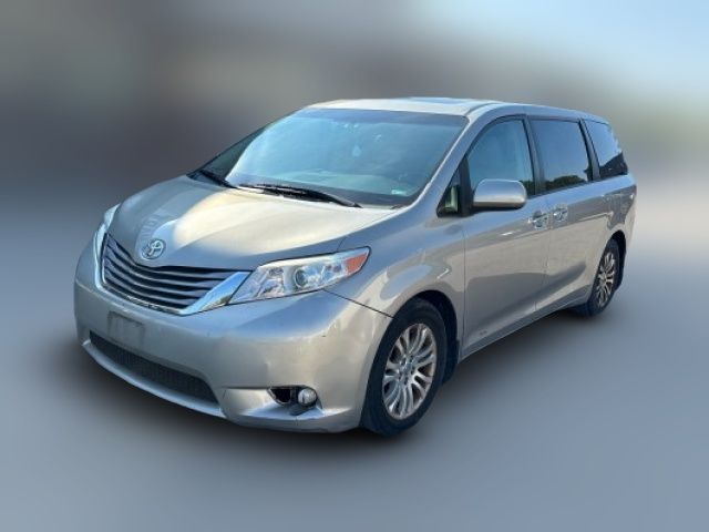 2015 Toyota Sienna XLE Auto Access Seat