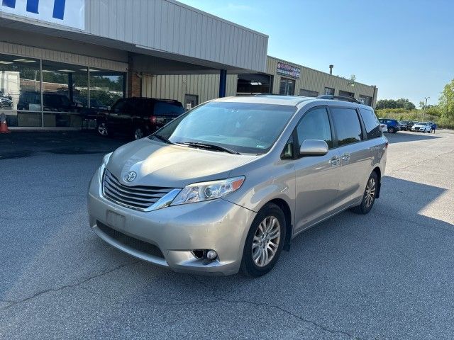 2015 Toyota Sienna XLE Auto Access Seat