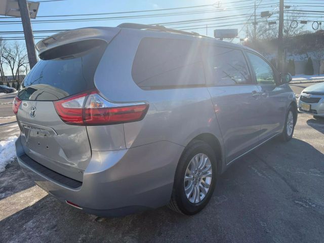 2015 Toyota Sienna XLE