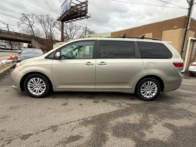 2015 Toyota Sienna XLE