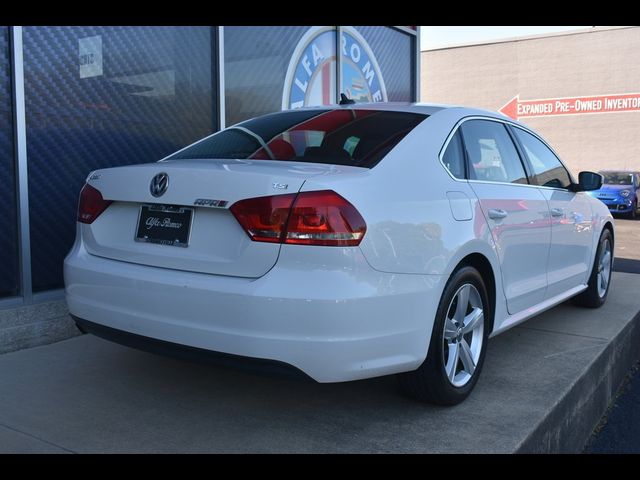 2015 Volkswagen Passat 1.8T Limited