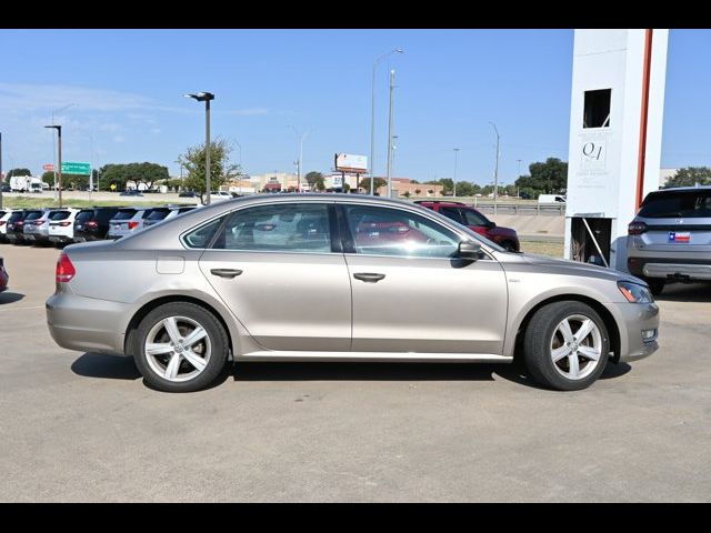 2015 Volkswagen Passat 1.8T Limited