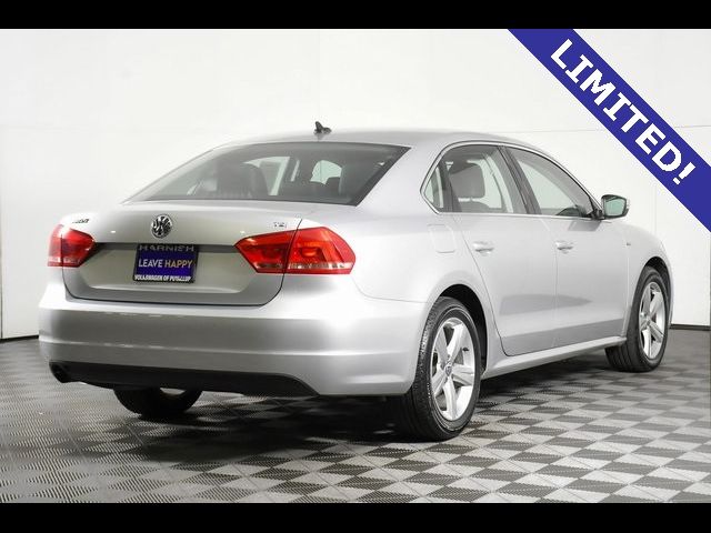 2015 Volkswagen Passat 1.8T Limited