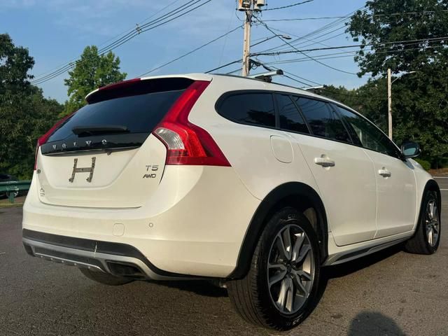 2015 Volvo V60 Cross Country T5