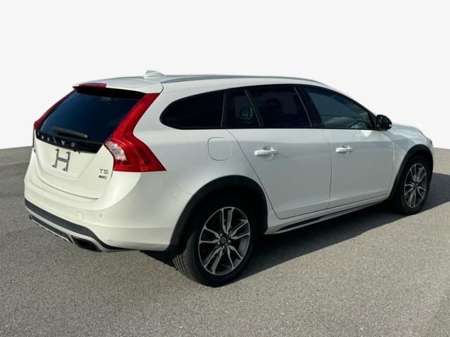 2015 Volvo V60 Cross Country T5