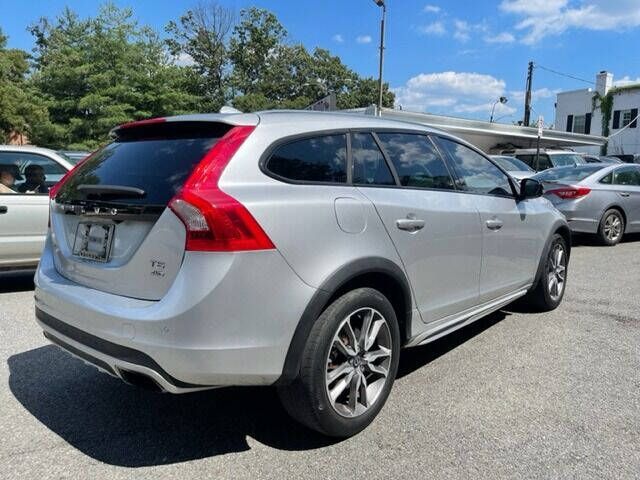 2015 Volvo V60 Cross Country T5