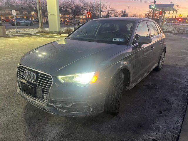 2016 Audi A3 e-tron Premium Plus