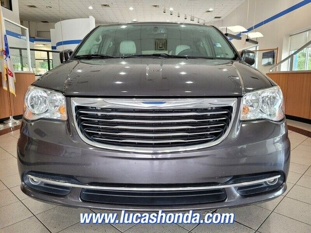 2016 Chrysler Town & Country Touring