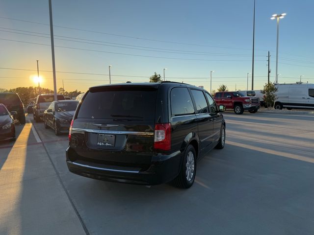 2016 Chrysler Town & Country Touring