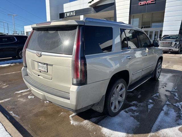 2016 Cadillac Escalade Luxury Collection