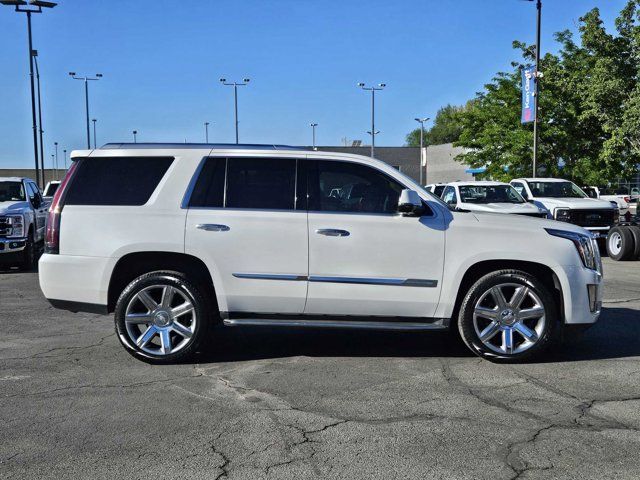 2016 Cadillac Escalade Luxury Collection