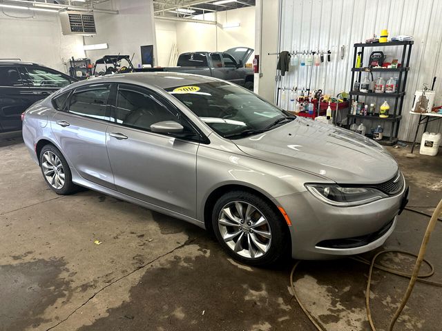 2016 Chrysler 200 S