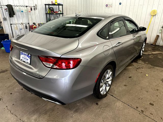 2016 Chrysler 200 S