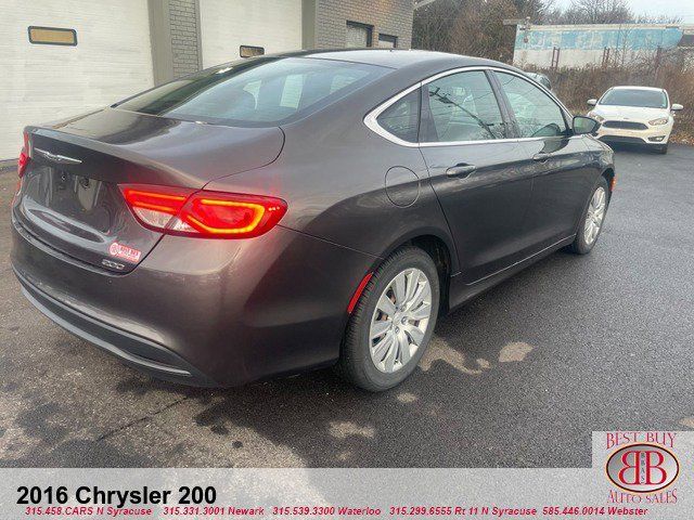 2016 Chrysler 200 LX