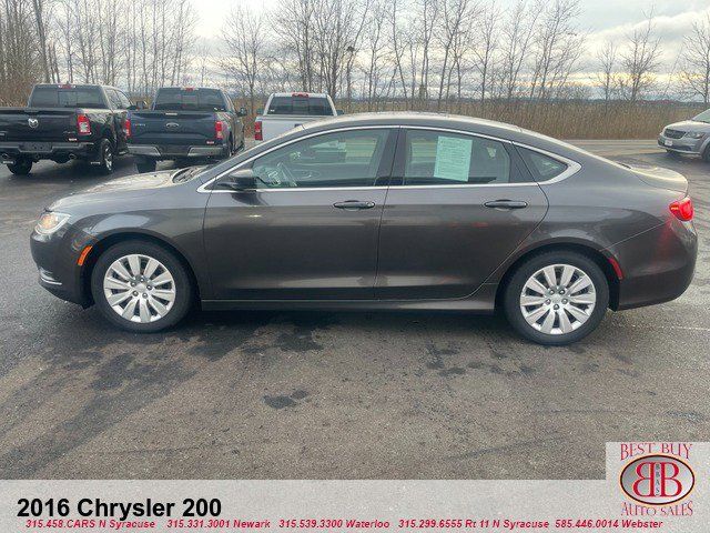 2016 Chrysler 200 LX