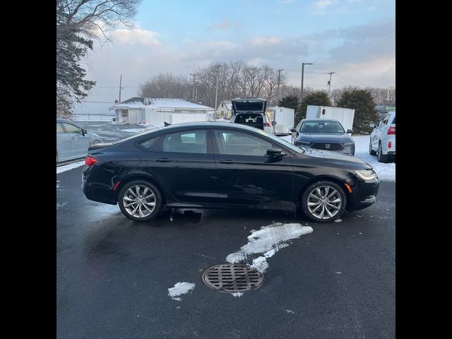 2016 Chrysler 200 S