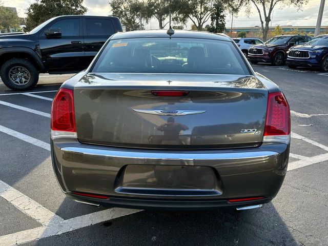 2016 Chrysler 300 300C