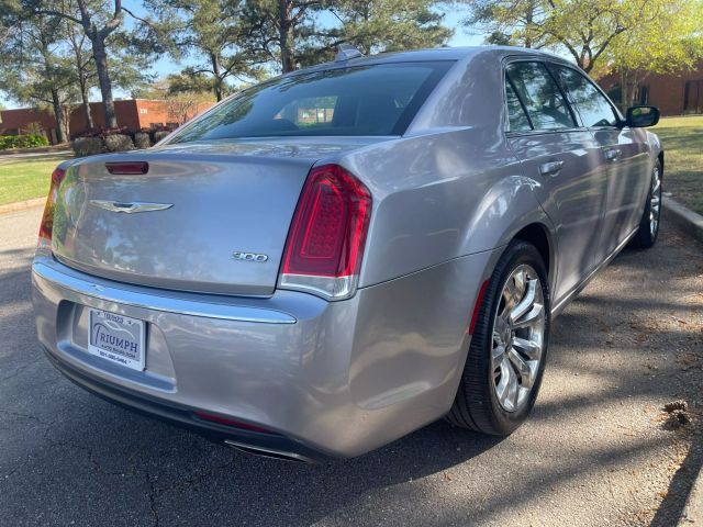 2016 Chrysler 300 Limited
