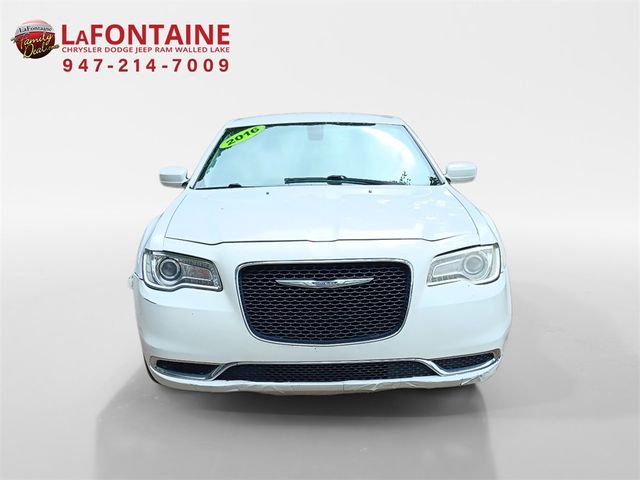 2016 Chrysler 300 Limited