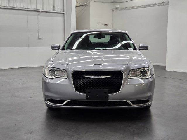 2016 Chrysler 300 Limited