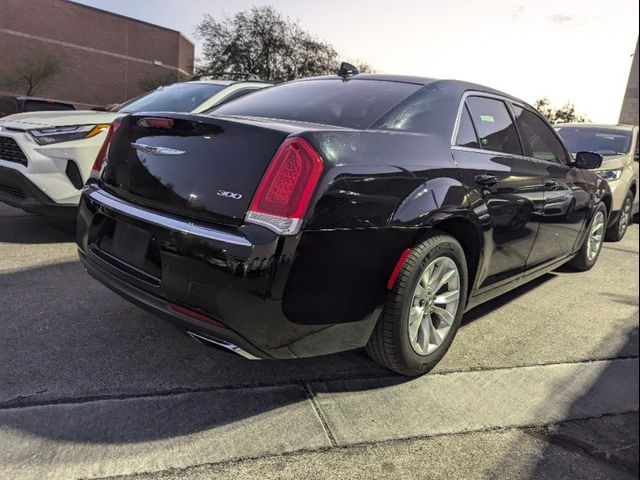 2016 Chrysler 300 Limited