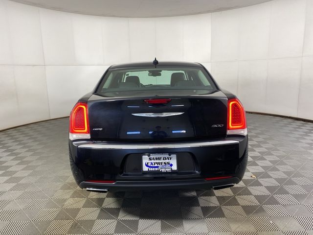 2016 Chrysler 300 Limited